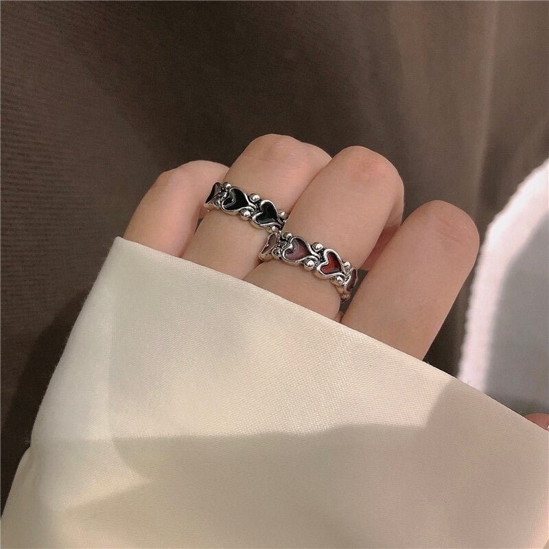 Romantische, Vintage-inspirierte Ringe mit Herzverzierung von Forever Love