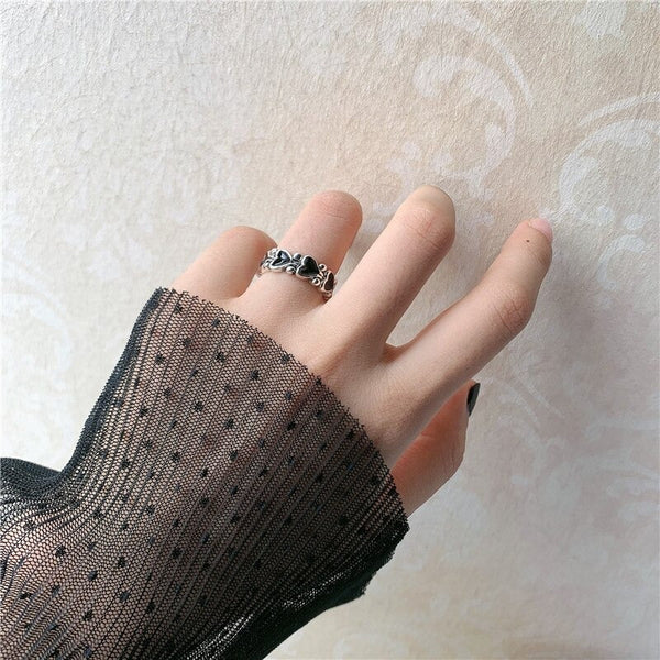 Romantische, Vintage-inspirierte Ringe mit Herzverzierung von Forever Love