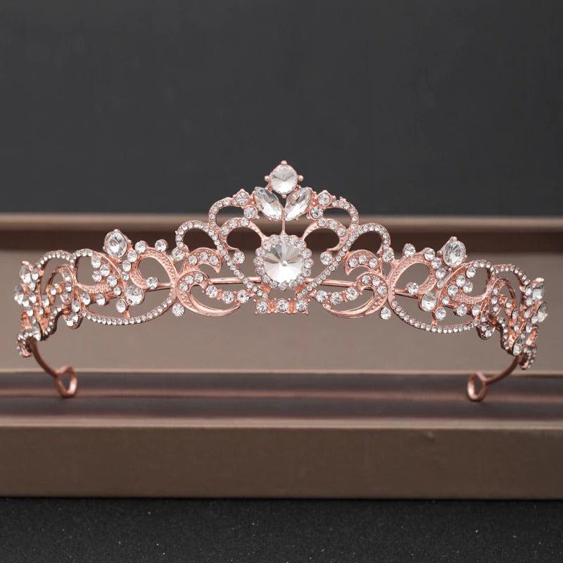 Elegante Brautkrone und Tiara-Kollektion mit barocken Strasssteinen