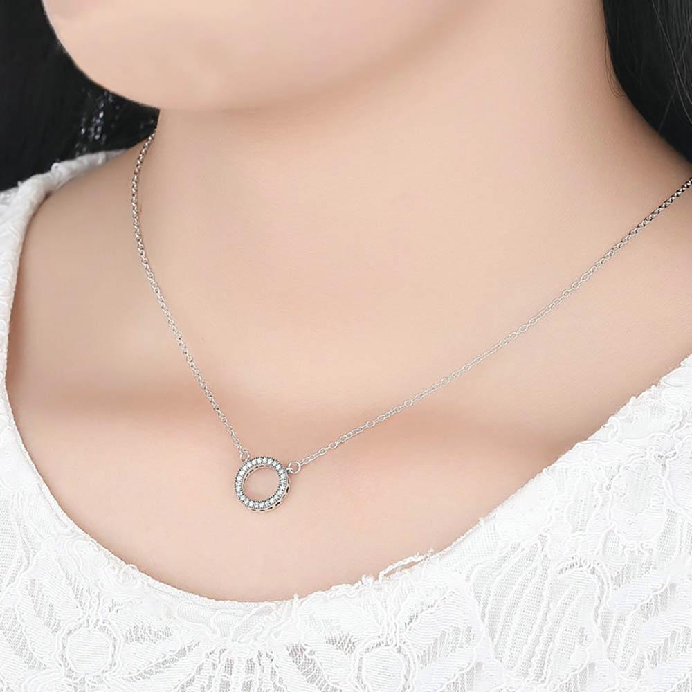 Runder Anhänger mit kubischem Zirkonia und Halskette aus Sterlingsilber