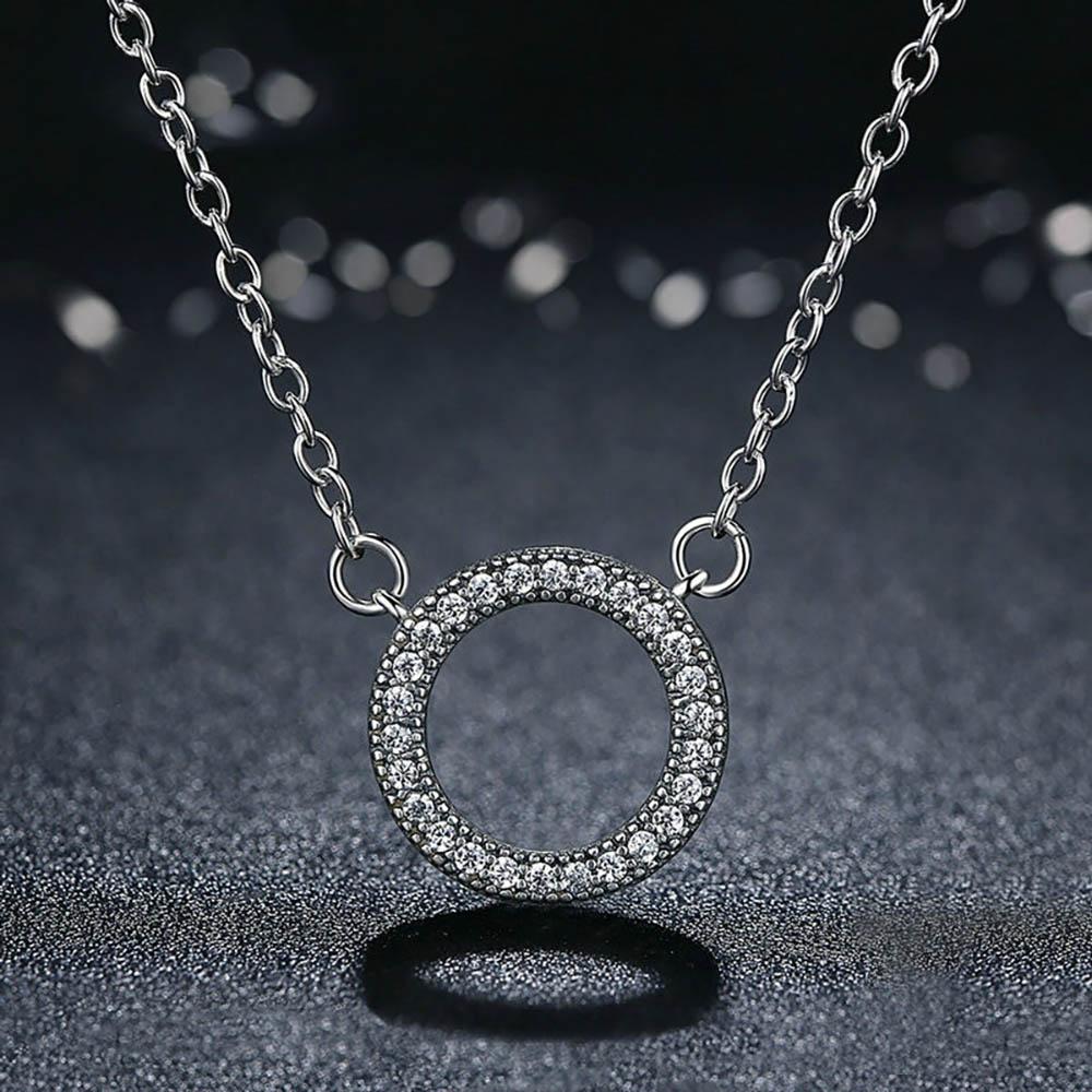 Runder Anhänger mit kubischem Zirkonia und Halskette aus Sterlingsilber