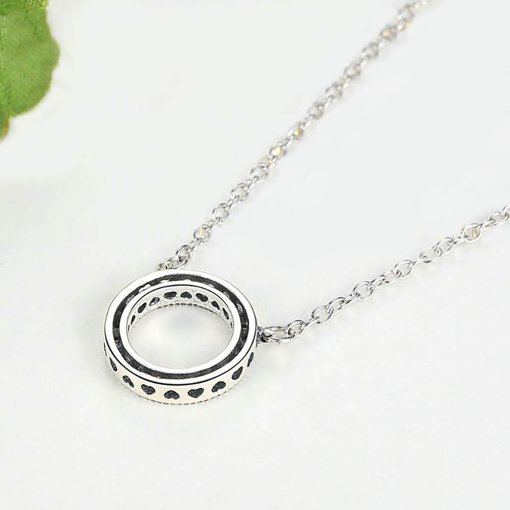 Runder Anhänger mit kubischem Zirkonia und Halskette aus Sterlingsilber