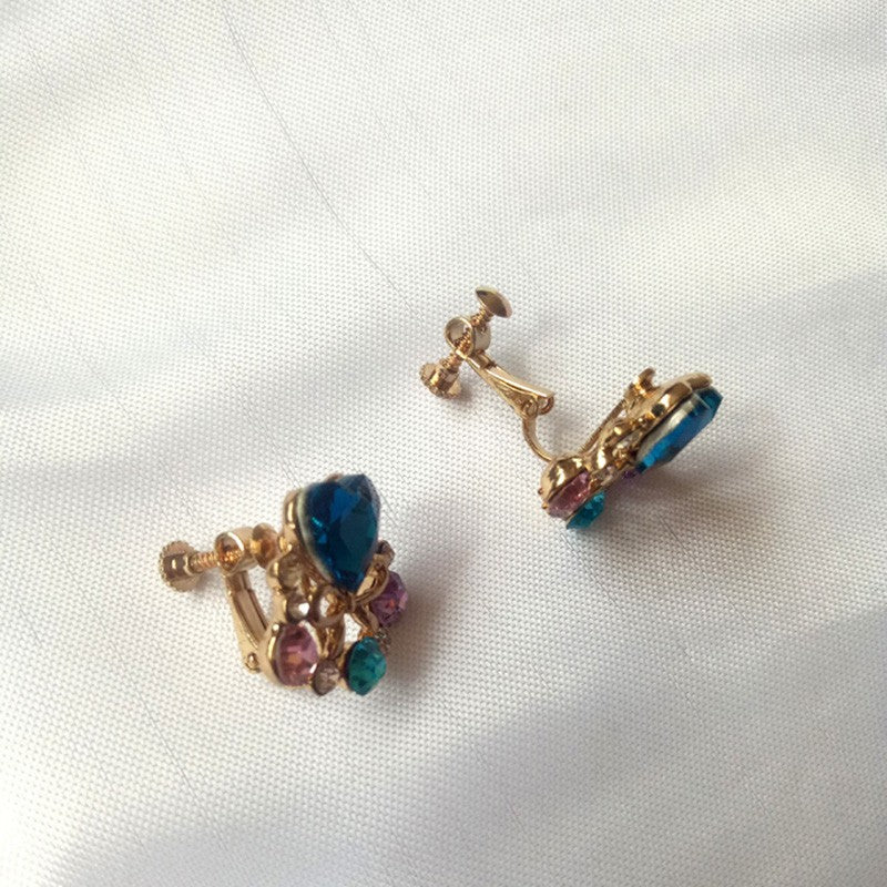 Königliche und elegante blaue Ohrclips mit Schleife