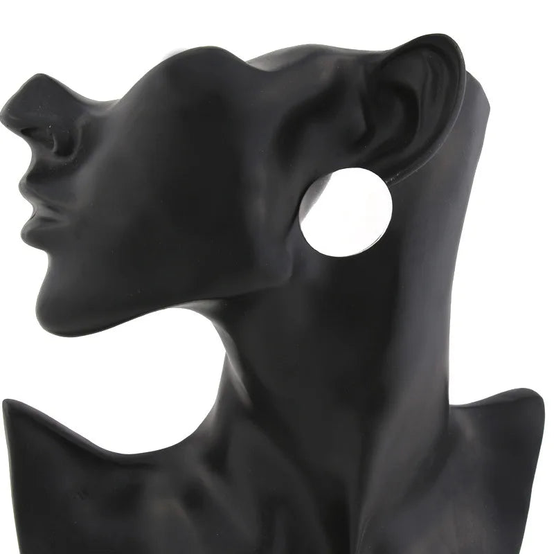 Flacher Kugelohrring mit Hochglanzoberfläche