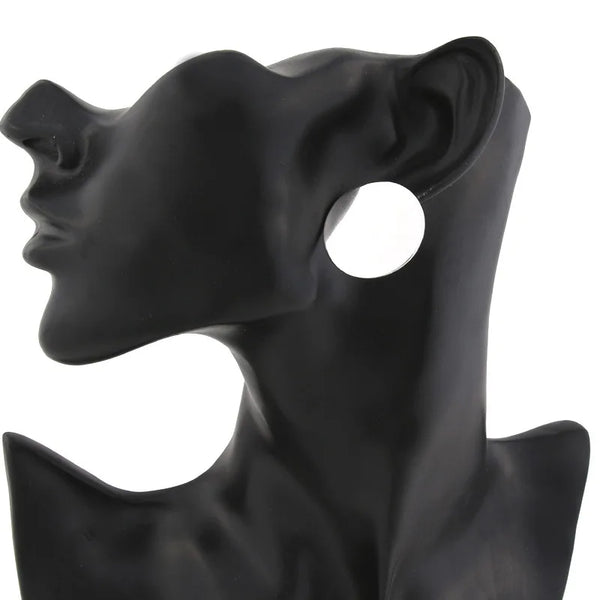 Flacher Kugelohrring mit Hochglanzoberfläche