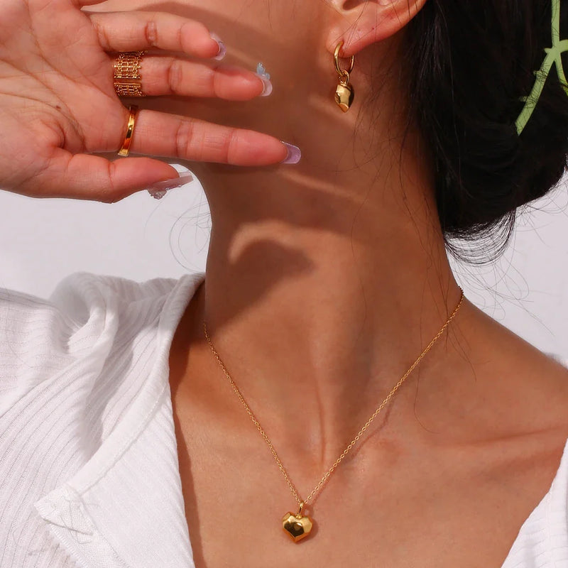 Massive Creolen mit geschliffenem Herz