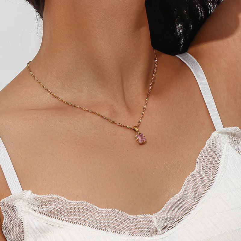 Halskette mit rechteckigem Zirkonia-Anhänger