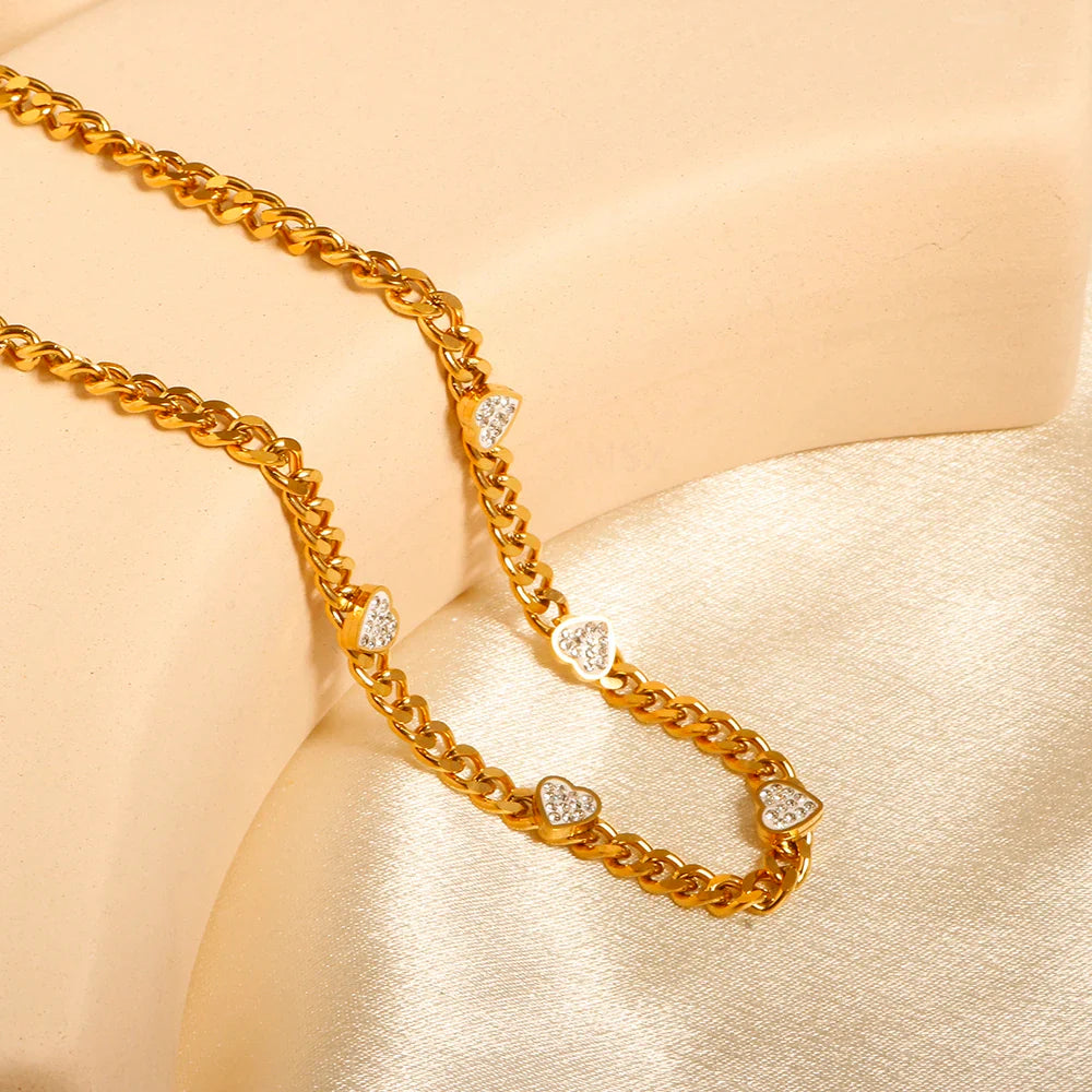 Halskette mit Herz-Kristall-Anhänger