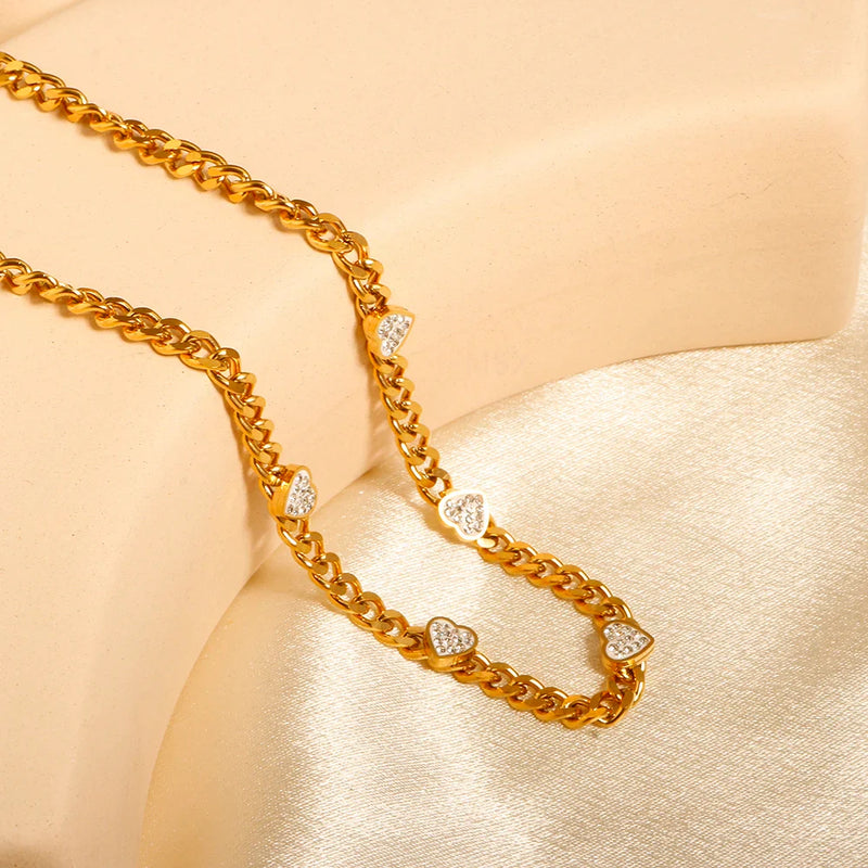 Halskette mit Herz-Kristall-Anhänger