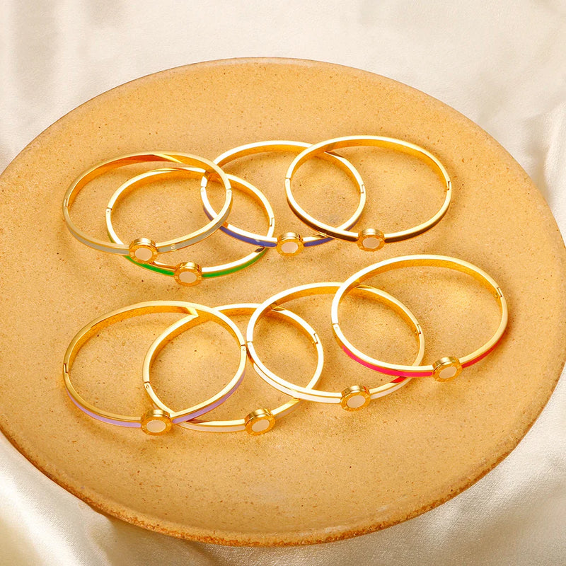 Buntes Armband mit römischen Ziffern