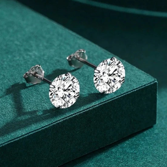 Silberne funkelnde Ohrringe