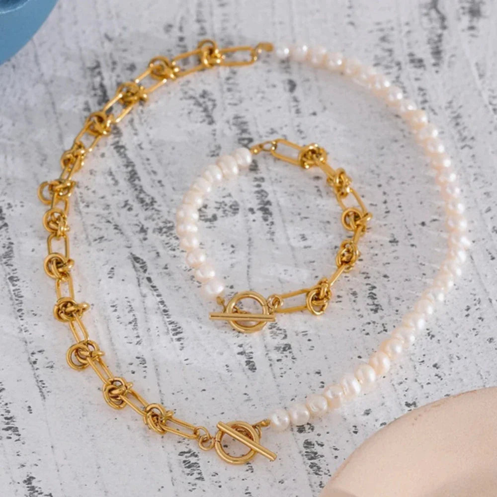 Halskette mit Naturperlen