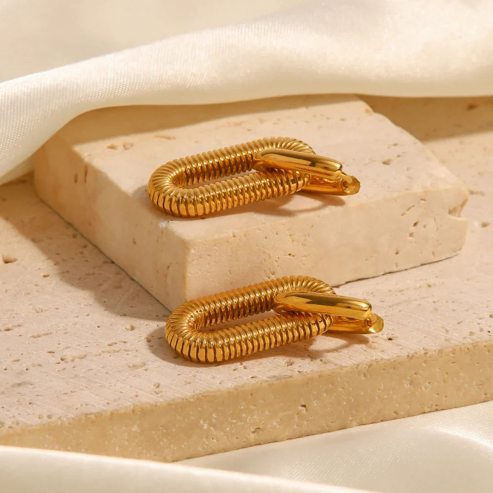 Ohrringe mit Kettenanhänger