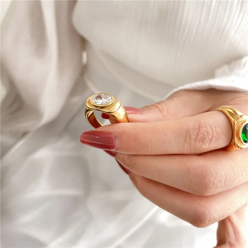 Ovaler Goldring mit Zirkonia