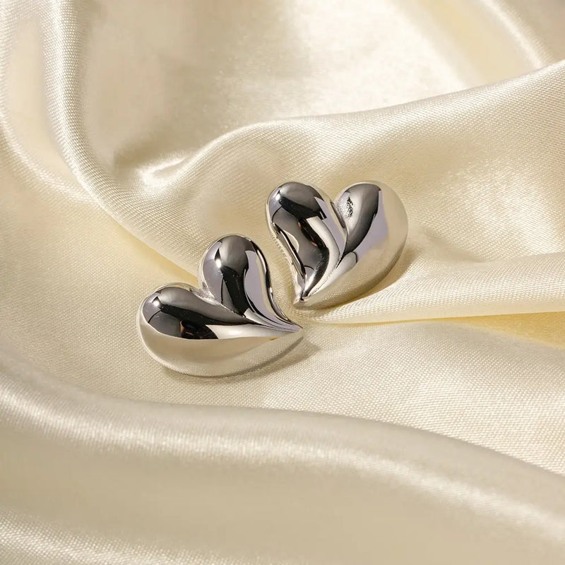 Herzförmige Ohrringe