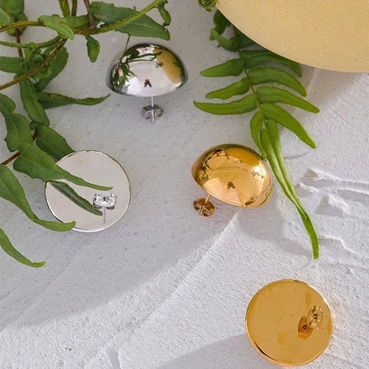 Halbrunder Ohrstecker