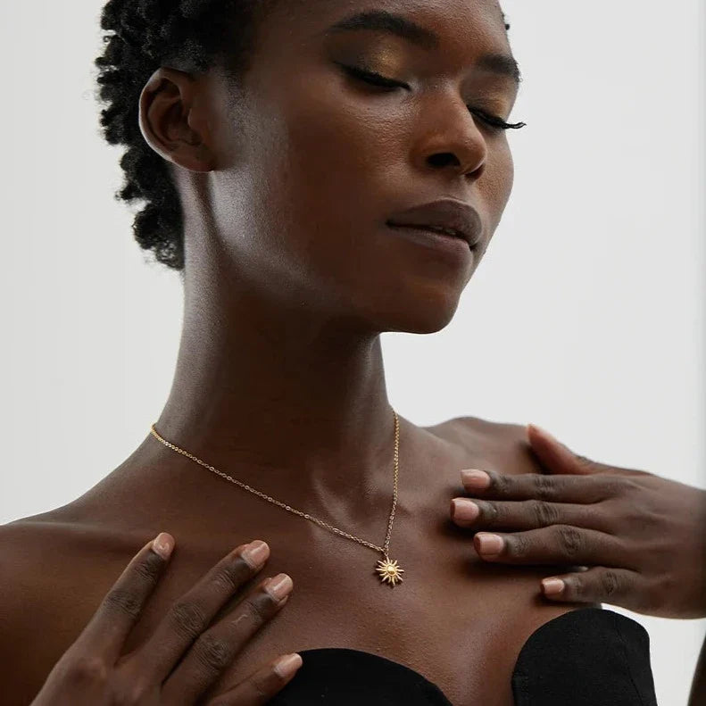 Golden Casting Sonnenanhänger Halskette