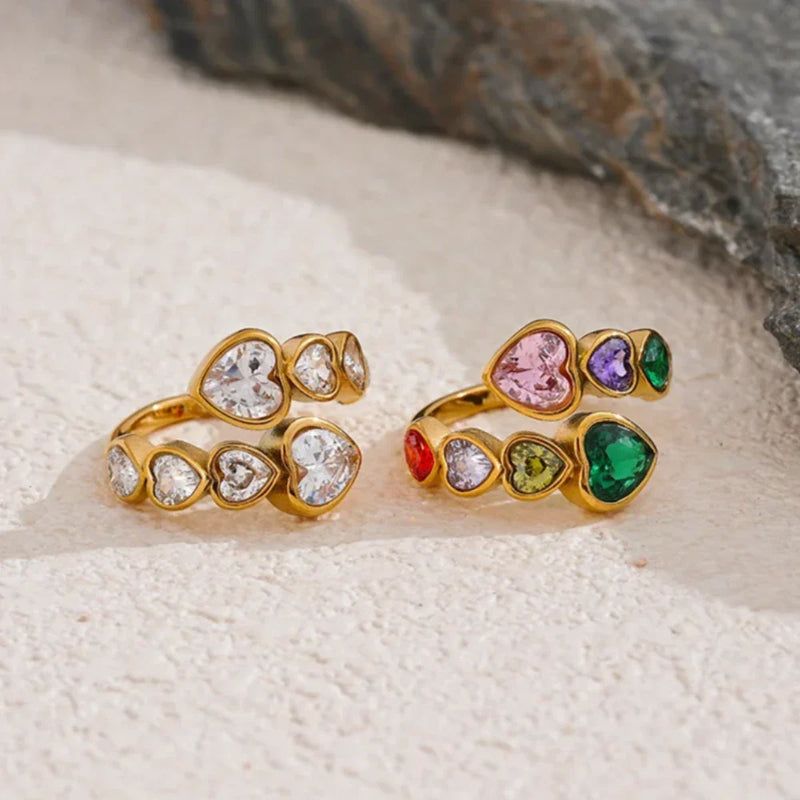 Verstellbarer Ring mit Herzsteinen