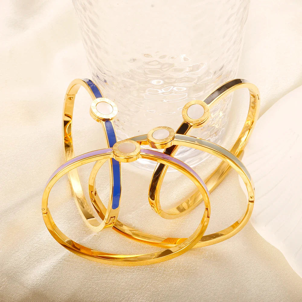 Buntes Armband mit römischen Ziffern