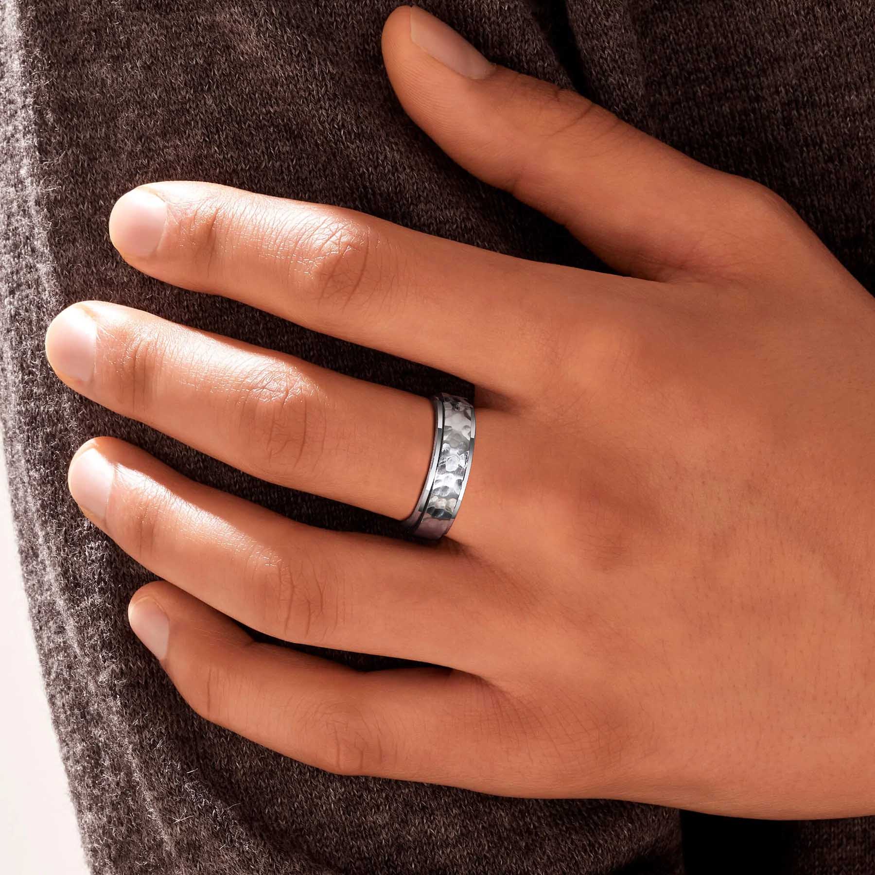 Zappelring aus gehämmertem Stahl