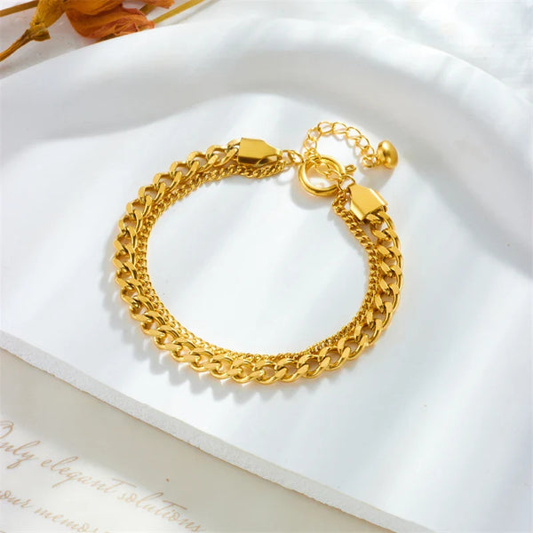 Goldenes Armband mit zwei Ketten