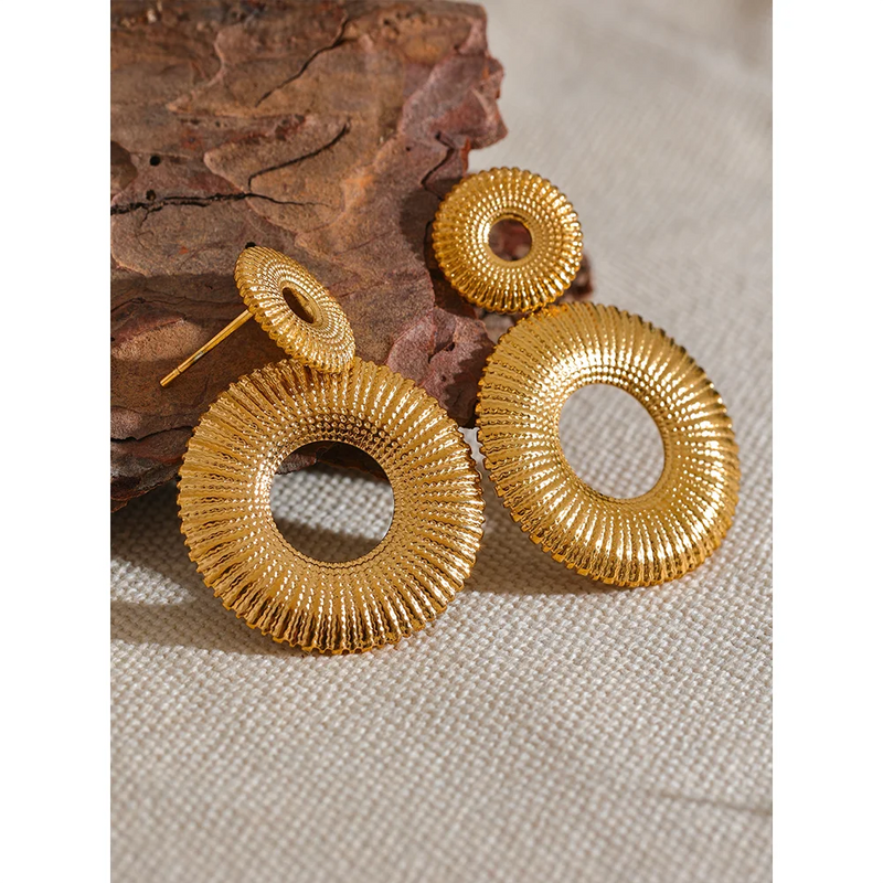 Ohrringe mit doppeltem Hohlkreis