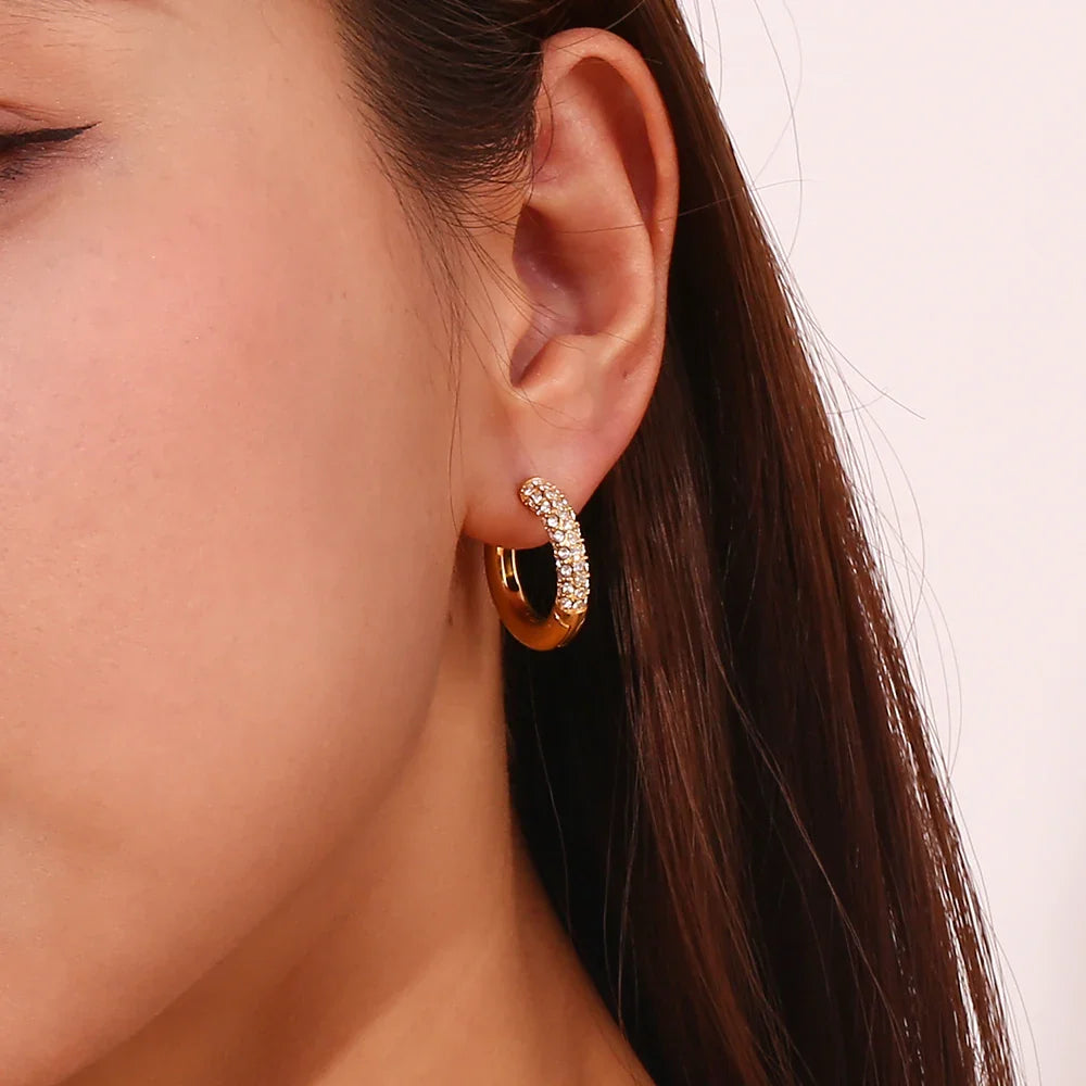 Halb funkelnde Creolen