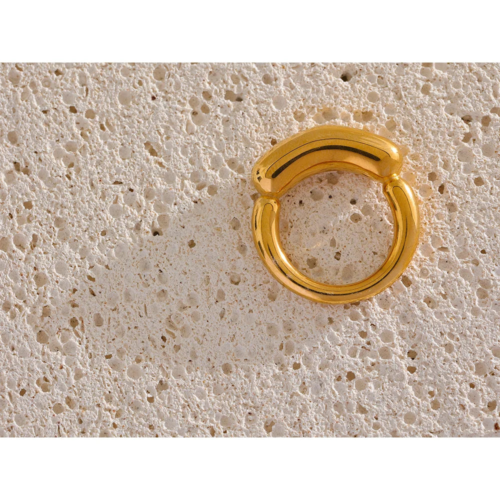 Minimalistischer Goldring