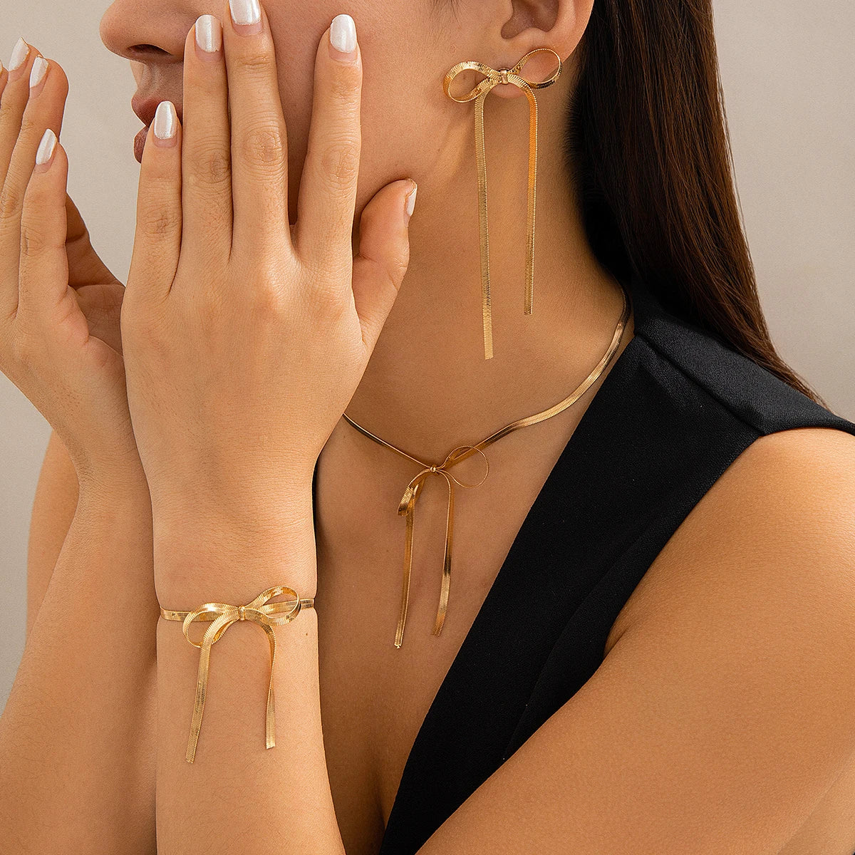 Set aus Halskette und Armband mit Schleife