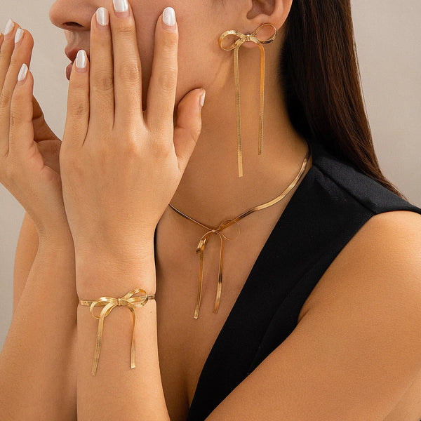 Set aus Halskette und Armband mit Schleife