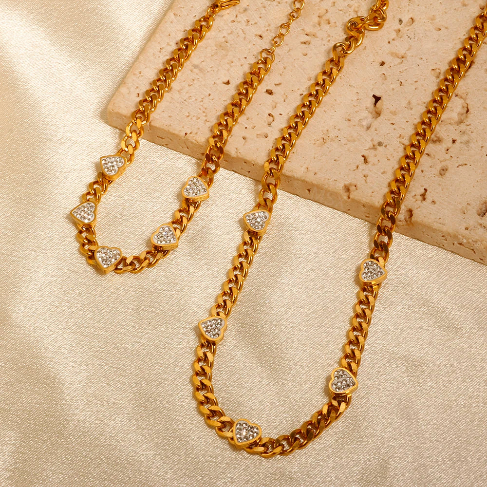 Halskette mit Herz-Kristall-Anhänger