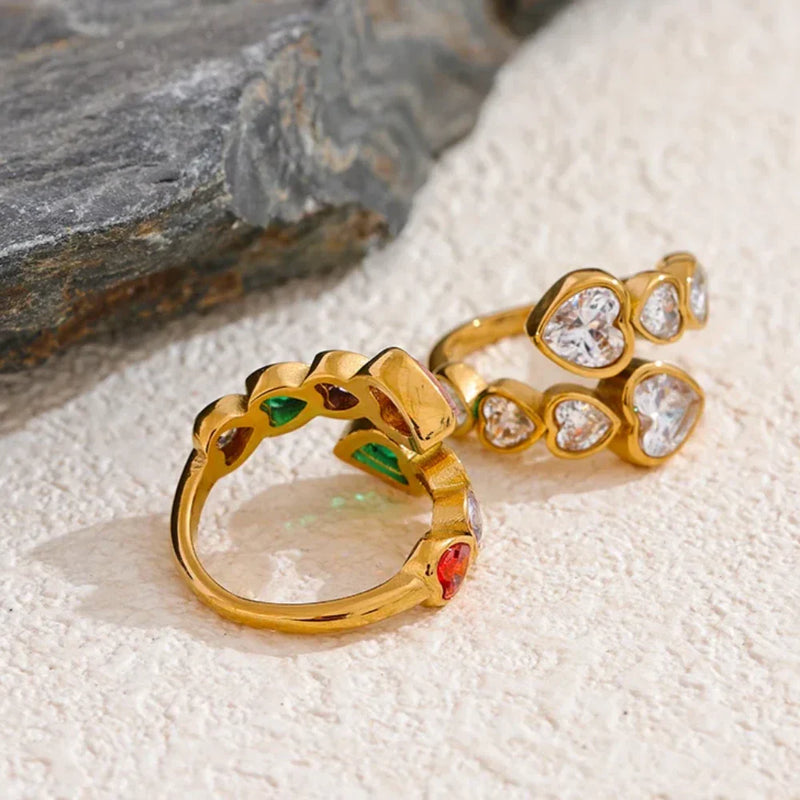 Verstellbarer Ring mit Herzsteinen