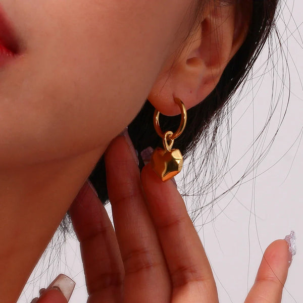 Massive Creolen mit geschliffenem Herz