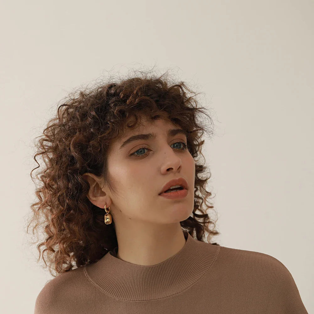 Tropfenförmige Ohrringe mit Zirkonia