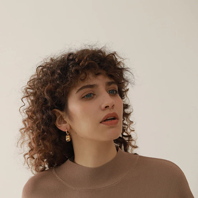 Tropfenförmige Ohrringe mit Zirkonia