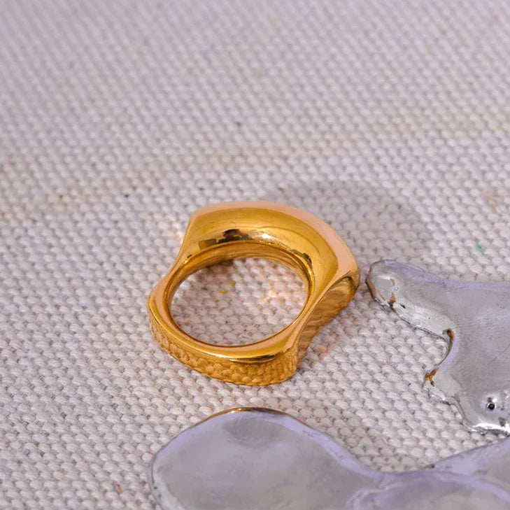 Minimalistischer geometrischer Ring