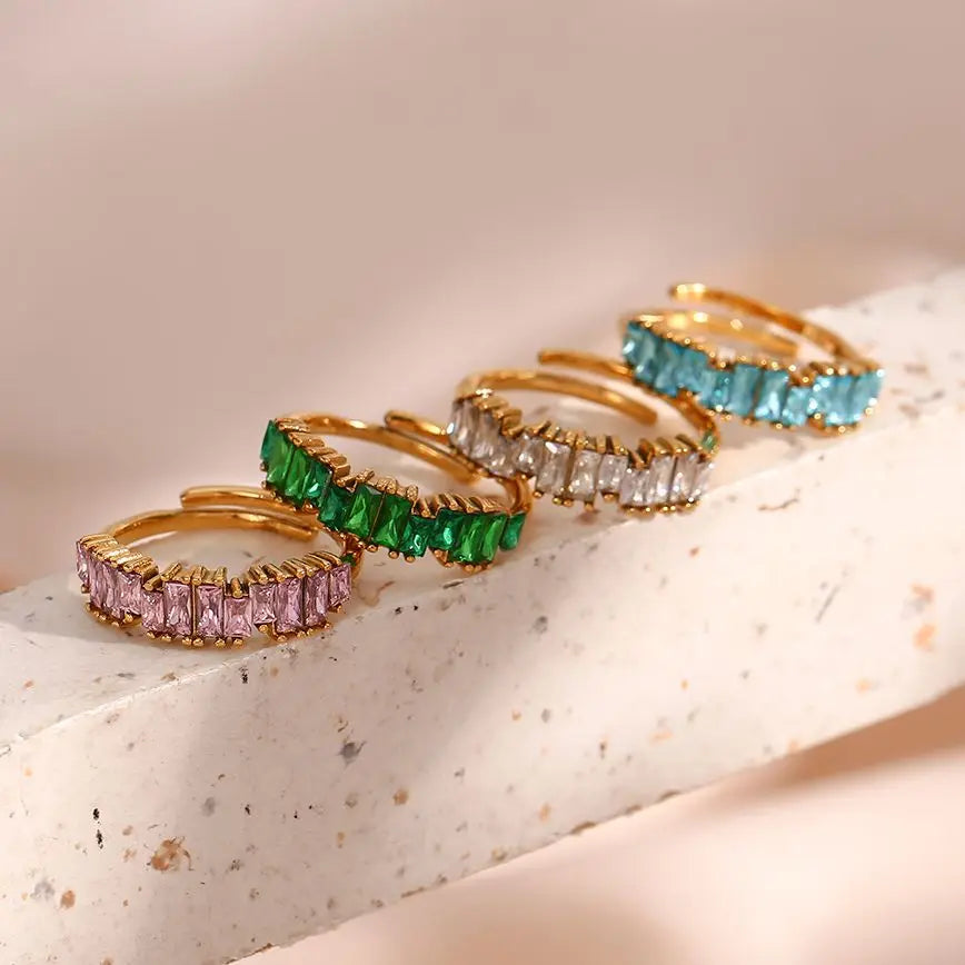 Glänzender Ring mit Zirkonia