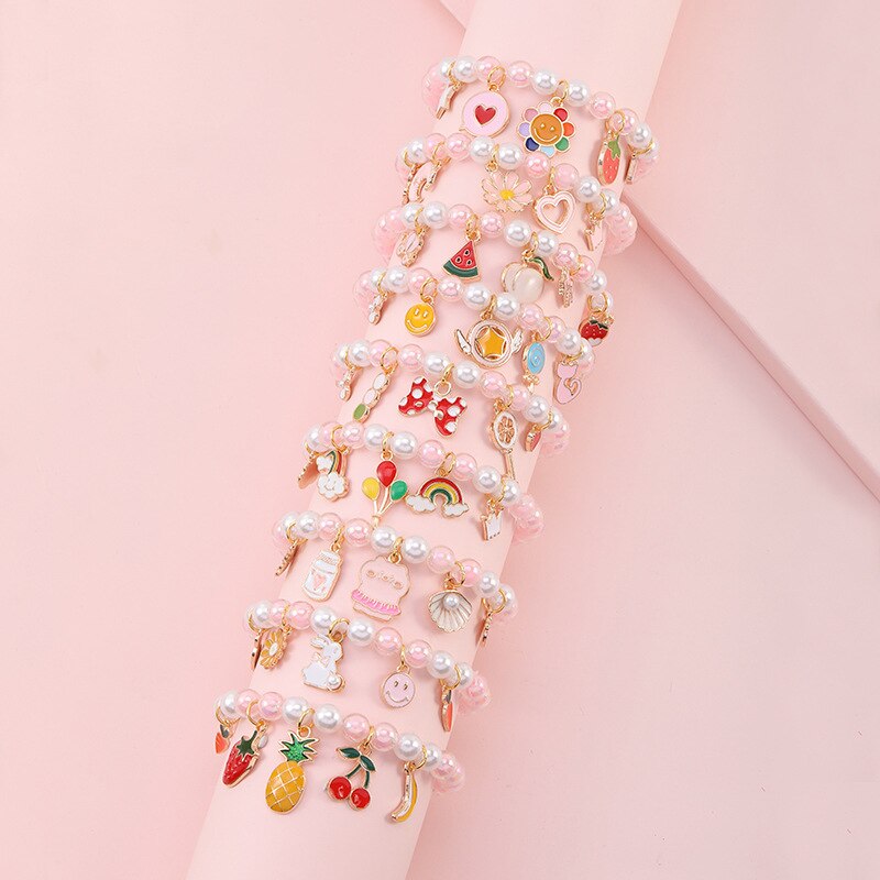 Bunte Perlenarmbänder für Kinder