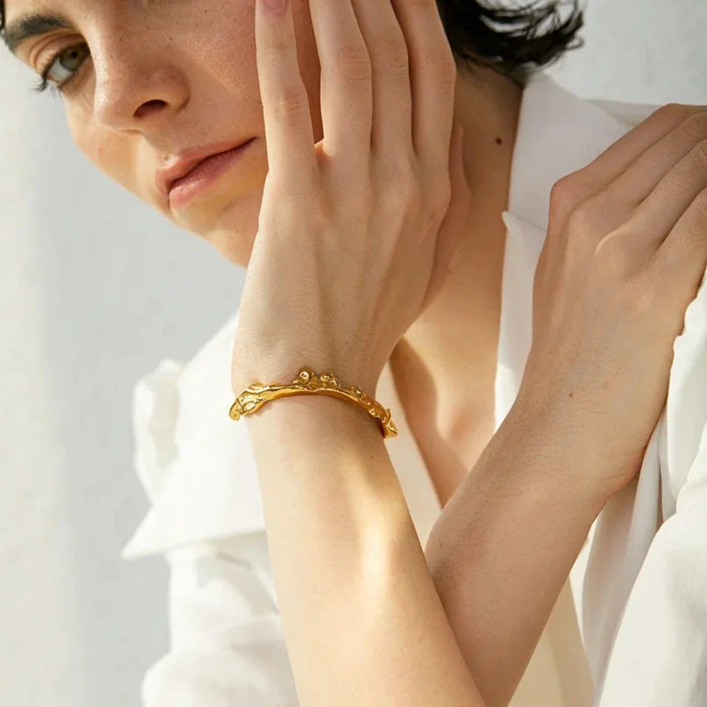 Unregelmäßiges offenes Manschettenarmband