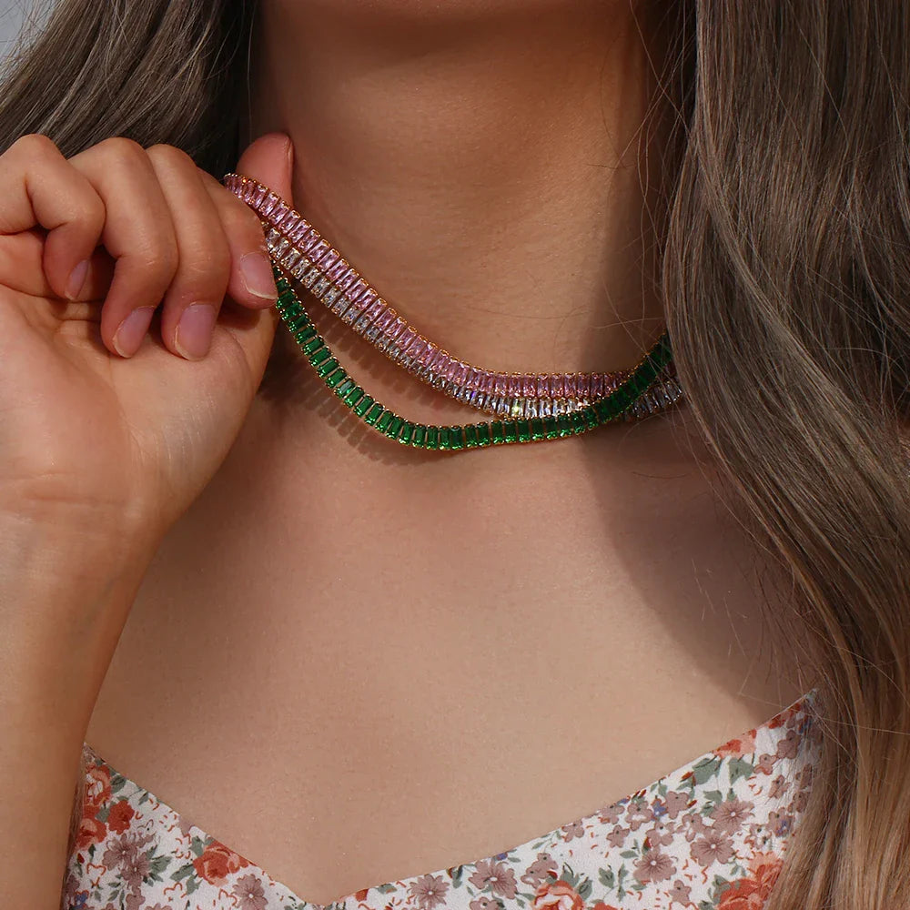 Chokerhalskette mit quadratischen Kristallen