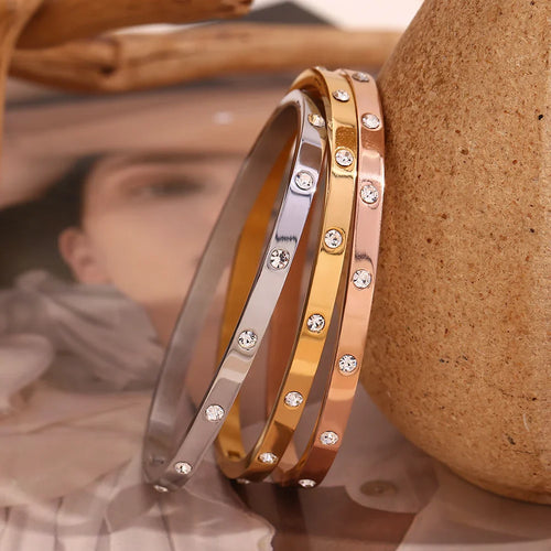 Armband mit gepunkteter, funkelnder Schnalle