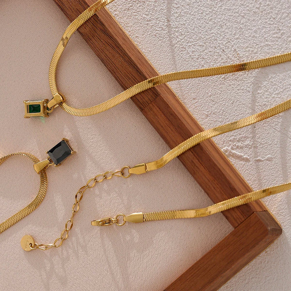 Quadratische Schlangenkettenhalskette mit Zirkonia