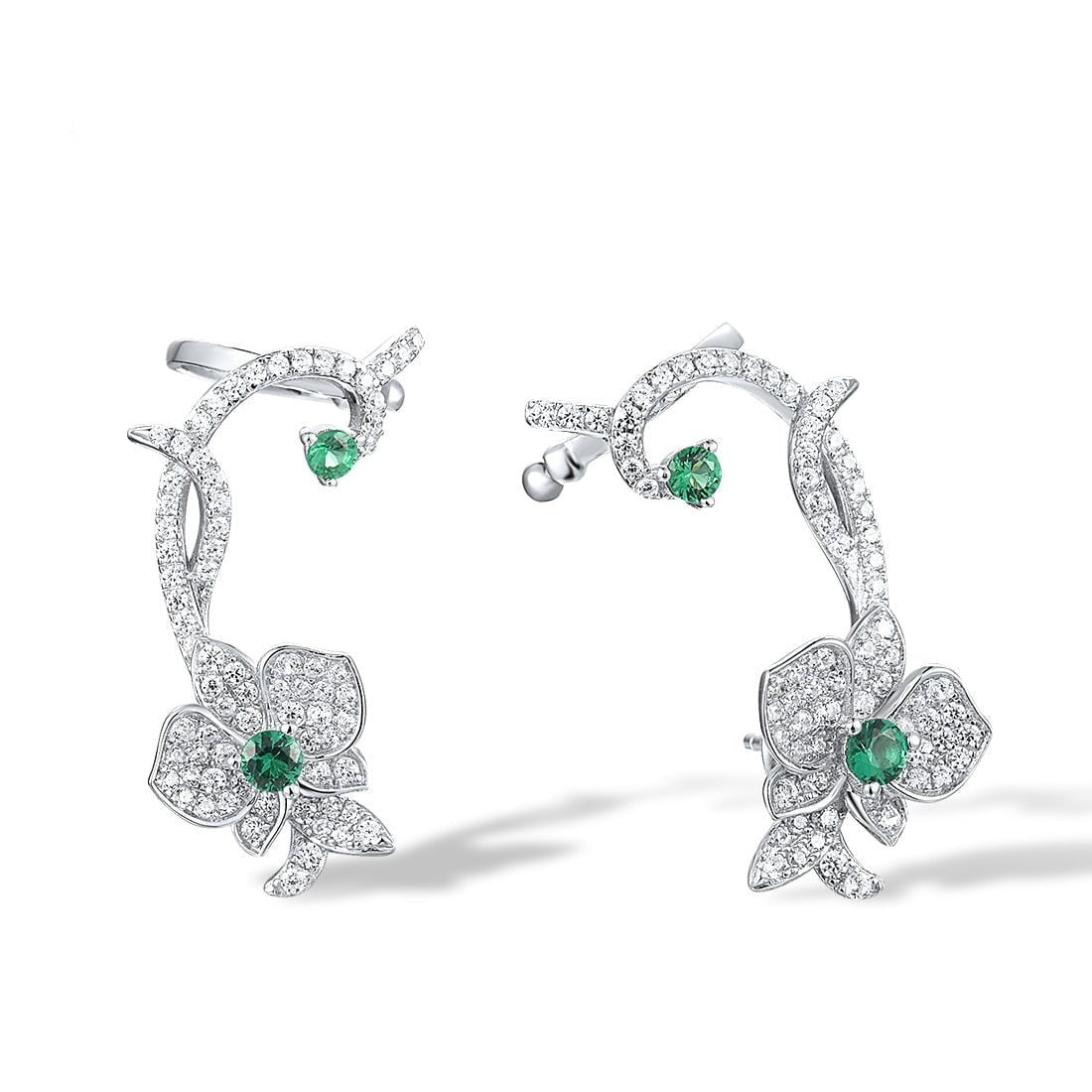 Statement-Ohrstecker mit Strasssteinen im Ear Cuff