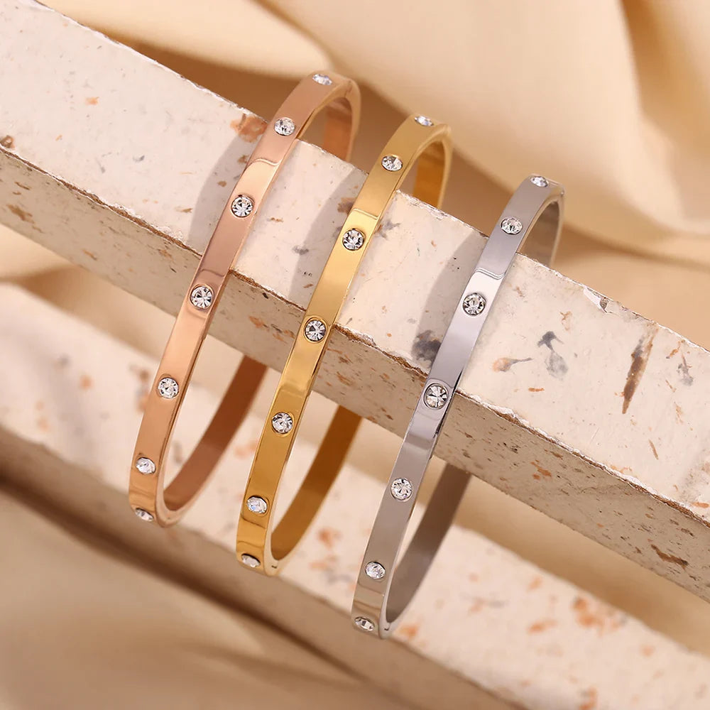 Armband mit gepunkteter, funkelnder Schnalle