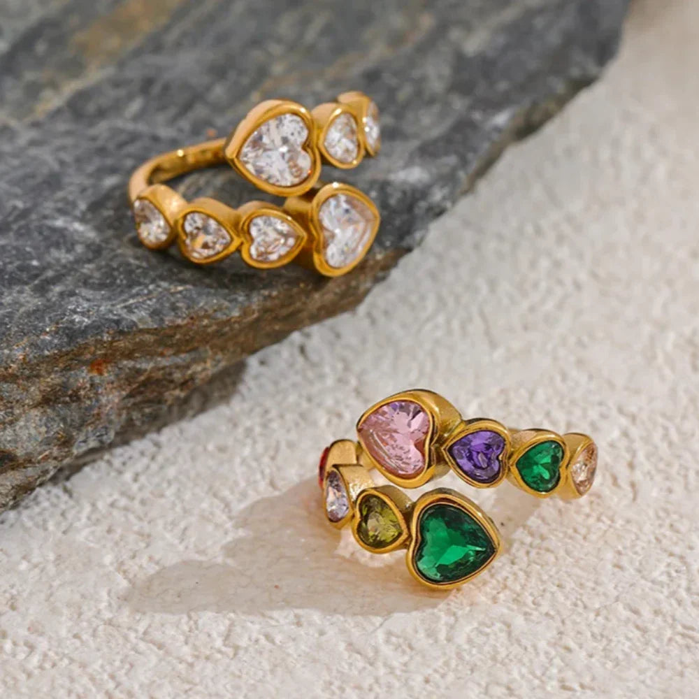 Verstellbarer Ring mit Herzsteinen