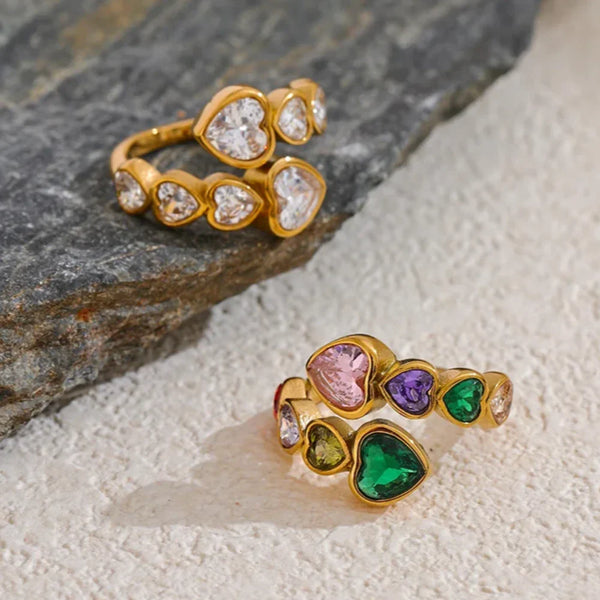 Verstellbarer Ring mit Herzsteinen