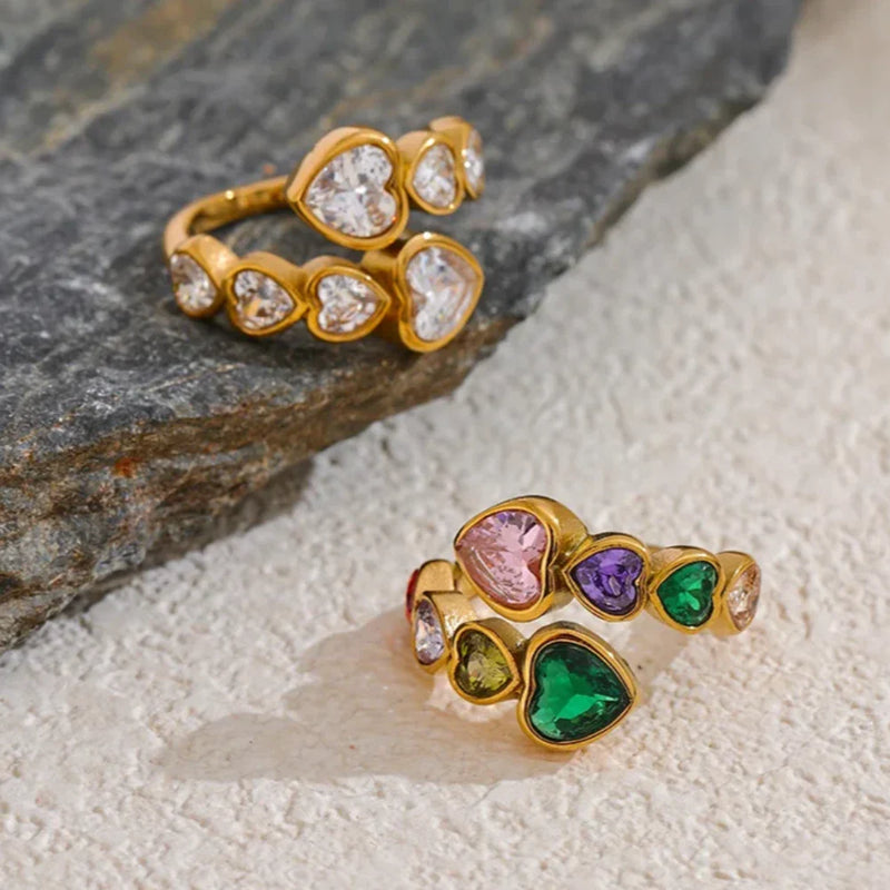 Verstellbarer Ring mit Herzsteinen