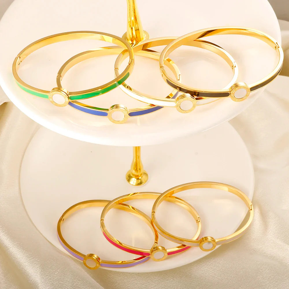 Buntes Armband mit römischen Ziffern