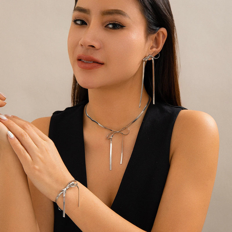 Set aus Halskette und Armband mit Schleife