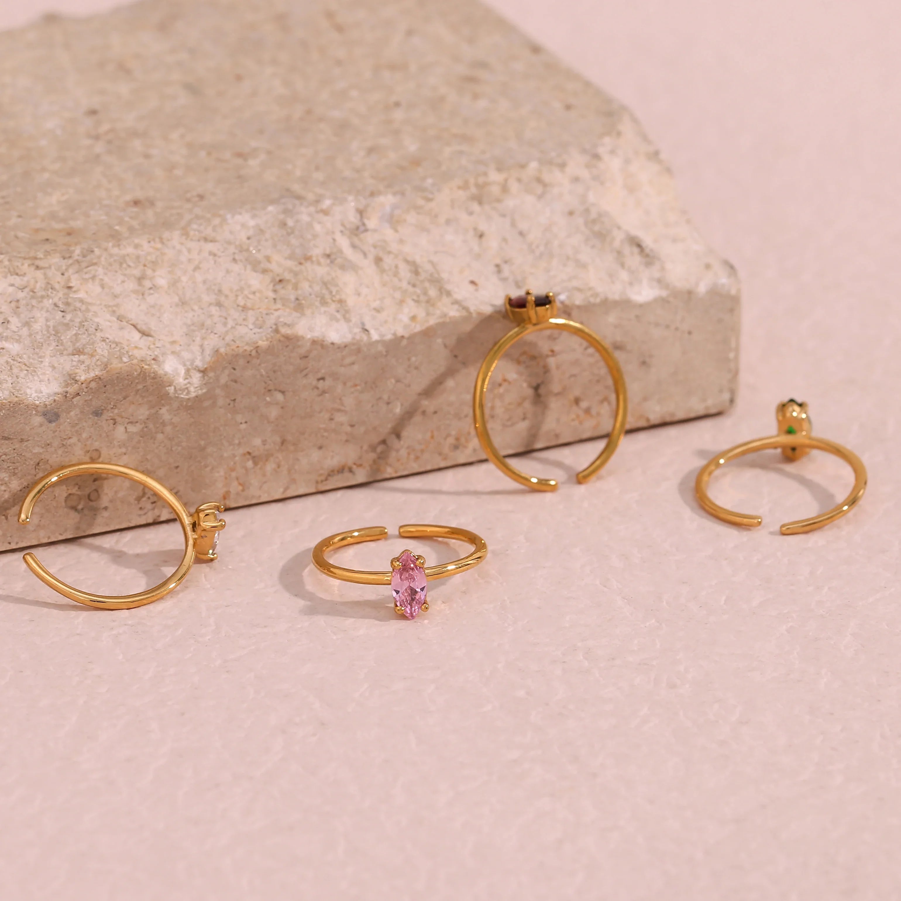 Glänzender ovaler Zirkonring